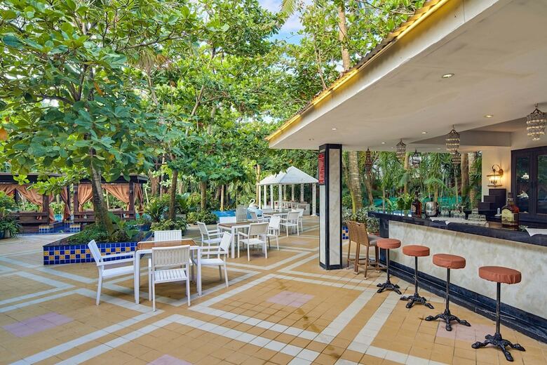 Hotel Mayfair Palm Beach Resort