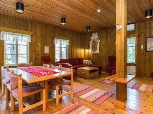 Holiday Home Tehtaanpuisto
