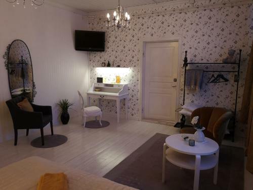 Hotelli Huiskankorpi / Aseman Majatalo