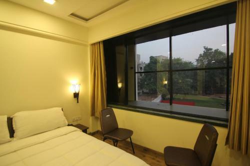 Hotel Krushnai Resort
