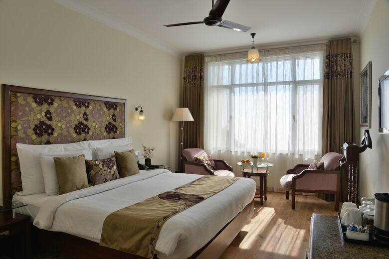 Hotel Royal Orchid Fort Resort