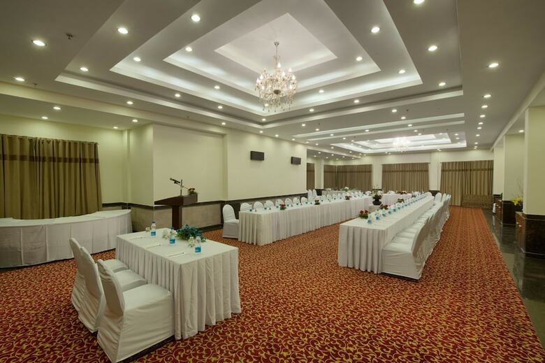 Hotel Royal Orchid Fort Resort