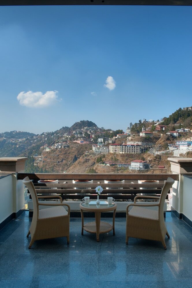 Hotel Royal Orchid Fort Resort