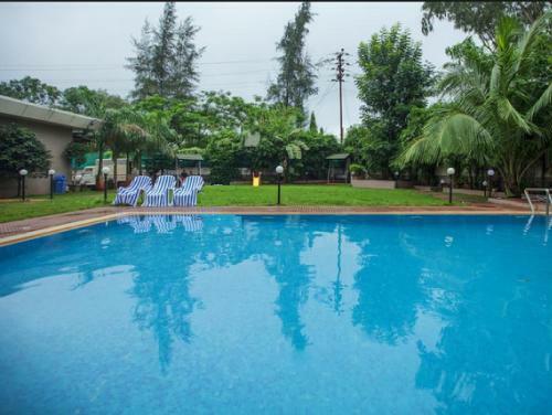 Hotel Lonavala - Under The Over - A Sterling Holiday Resort