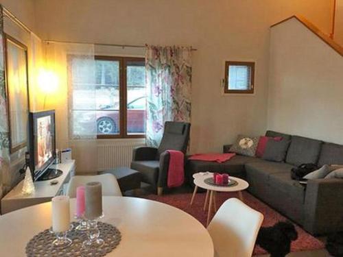 Holiday Home Karhunvartijan Kartano B6