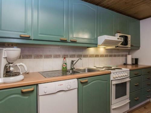 Holiday Home Karhunluola