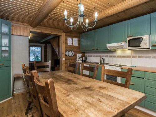 Holiday Home Karhunluola