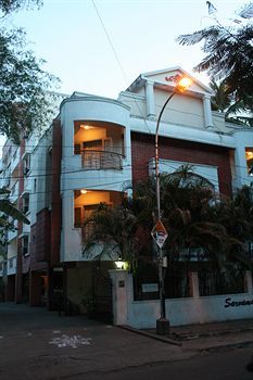 Hostal Crescent Homes Corporate Stay