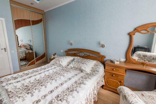 Apartment In Gorky Park, Center