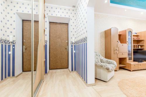 Apartment In Gorky Park, Center