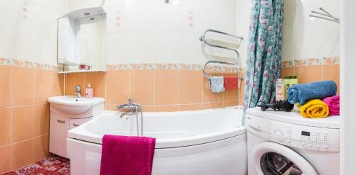 Apartment In Gorky Park, Center