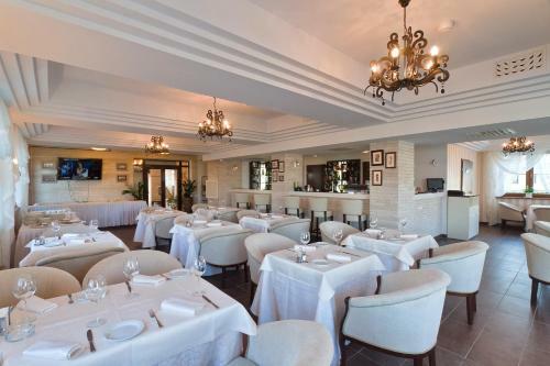 Hotel Robins Club