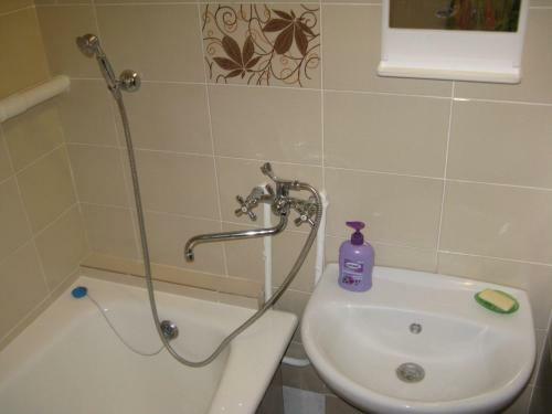 One Bed Room Apartment On Vrublevskogo 64