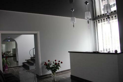 Crocus Hotel