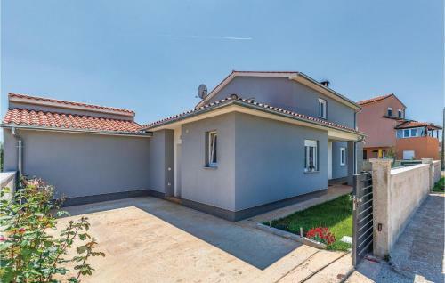 Three-bedroom Holiday Home In Skatari