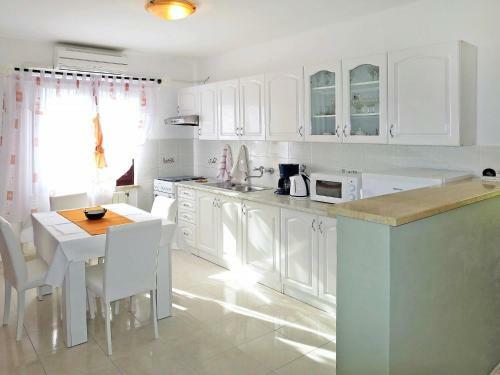 Apartment Jurman (roj520)