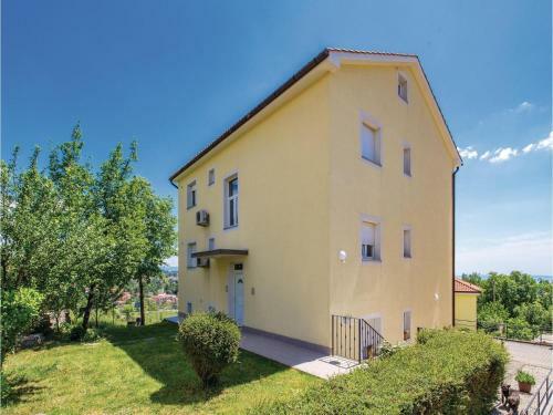 Three-bedroom Apartment In Matulji