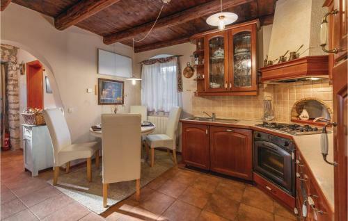 Three-bedroom Holiday Home In Medaki