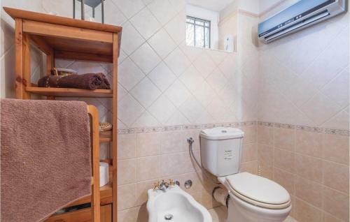 Three-bedroom Holiday Home In Medaki