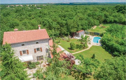 Three-bedroom Holiday Home In Medaki