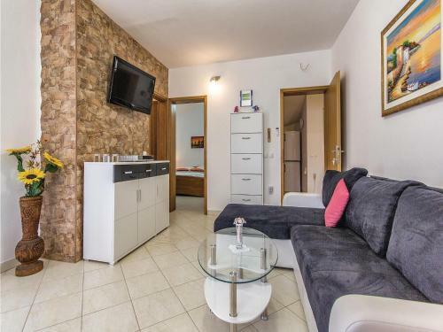 Three-bedroom Holiday Home In Vodnjan
