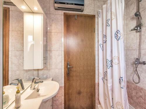 Three-bedroom Holiday Home In Vodnjan