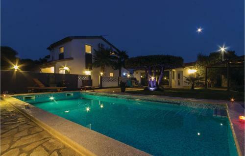 Three-bedroom Holiday Home In Vodnjan