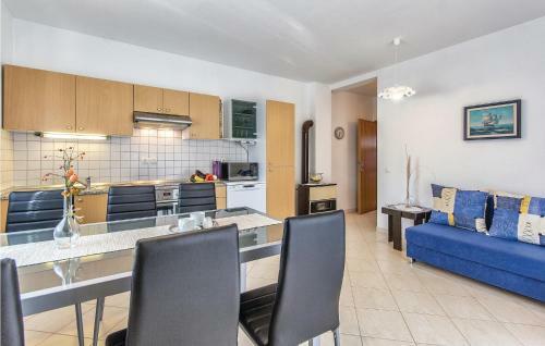 Three-bedroom Holiday Home In Vodnjan