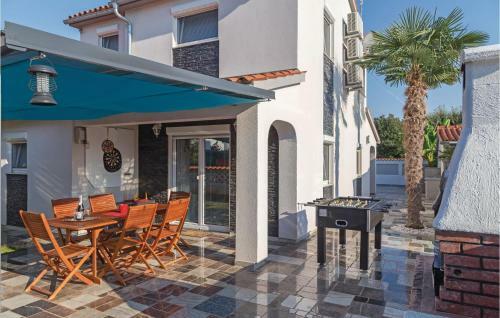 Three-bedroom Holiday Home In Vodnjan