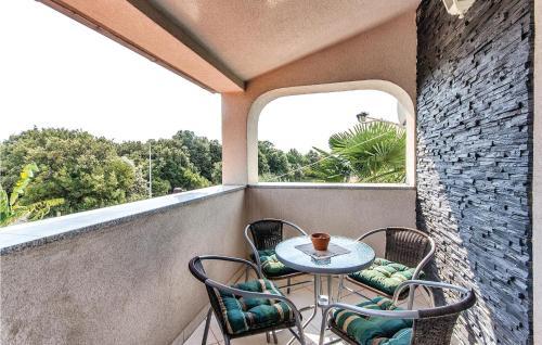 Three-bedroom Holiday Home In Vodnjan