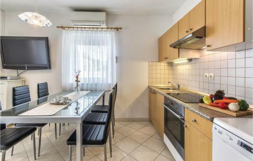 Three-bedroom Holiday Home In Vodnjan