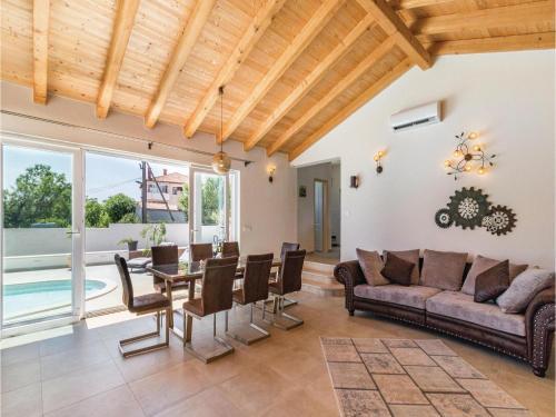 Five-bedroom Holiday Home In Medulin