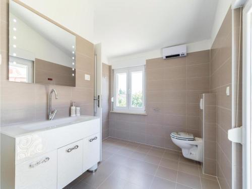 Five-bedroom Holiday Home In Medulin