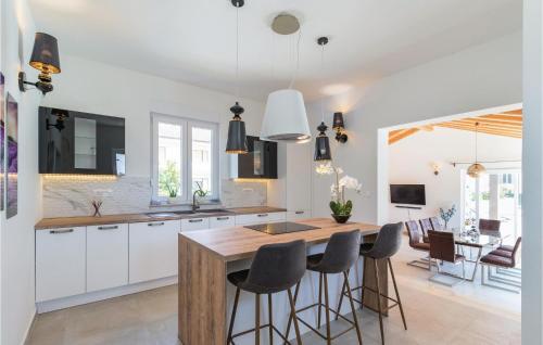 Five-bedroom Holiday Home In Medulin