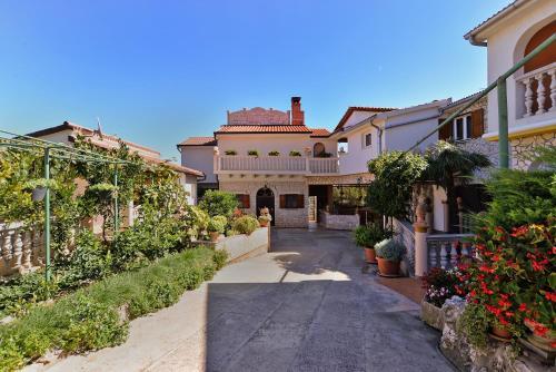 Apartments Vrcevan 811