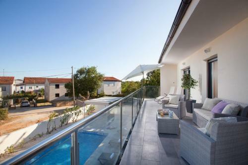 Villa Grey Soul