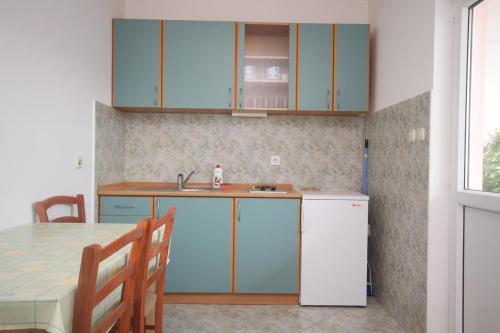 Apartment Metajna 6521b