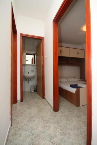 Apartment Metajna 6521b