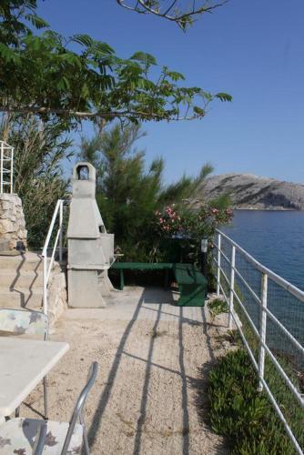 Apartment Metajna 6521b