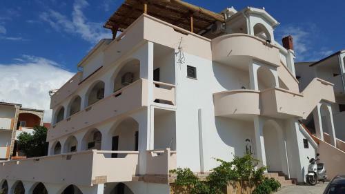 Hostal Triple Room Metajna 4120f