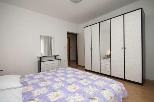 Hostal Triple Room Metajna 4120d