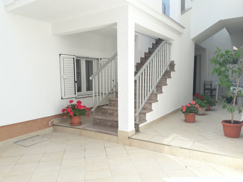 Apartments Metajna X