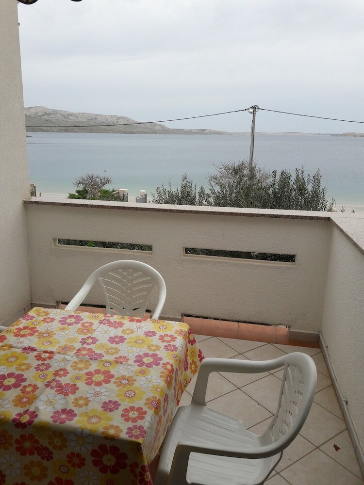 Apartments Metajna X
