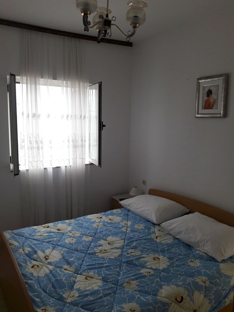Apartments Metajna X