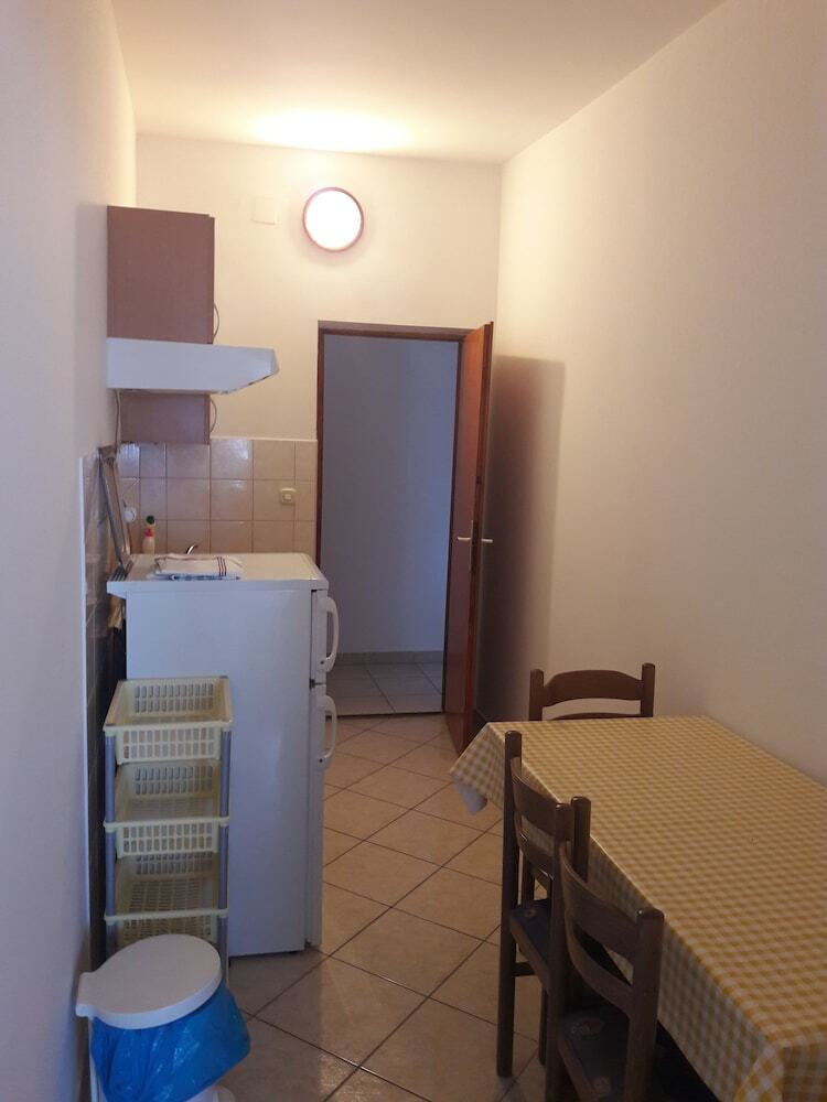 Apartments Metajna X