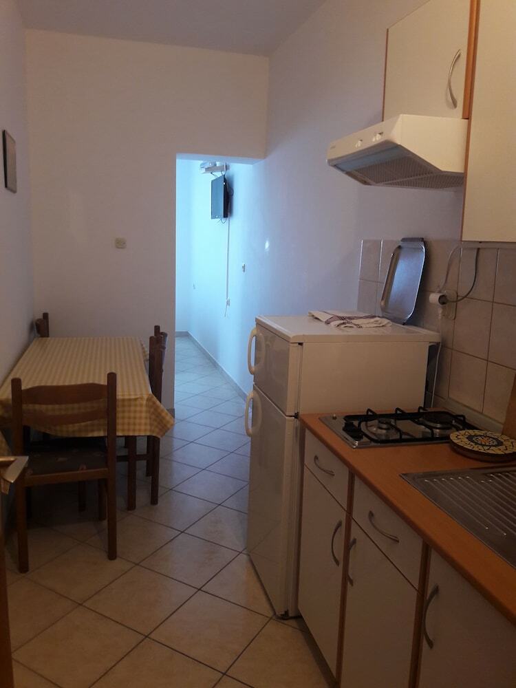 Apartments Metajna X