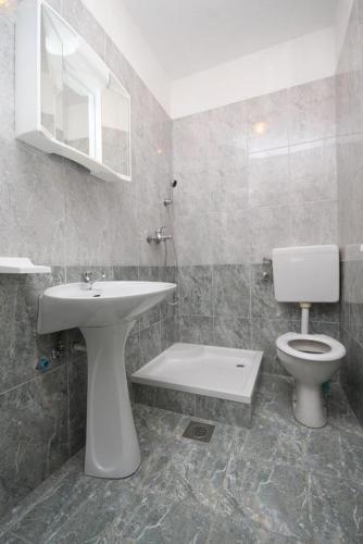 Hostal Triple Room Metajna 4120e