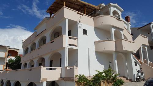 Hostal Triple Room Metajna 4120e
