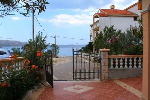 Apartment Metajna 6503g