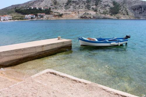 Hostal Triple Room Metajna 6378e